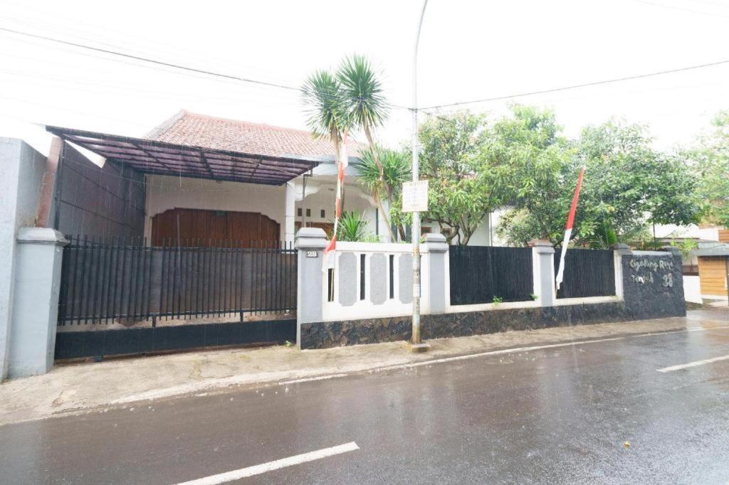 Oyo 91561 Gandhi Hotel Bandung Kültér fotó